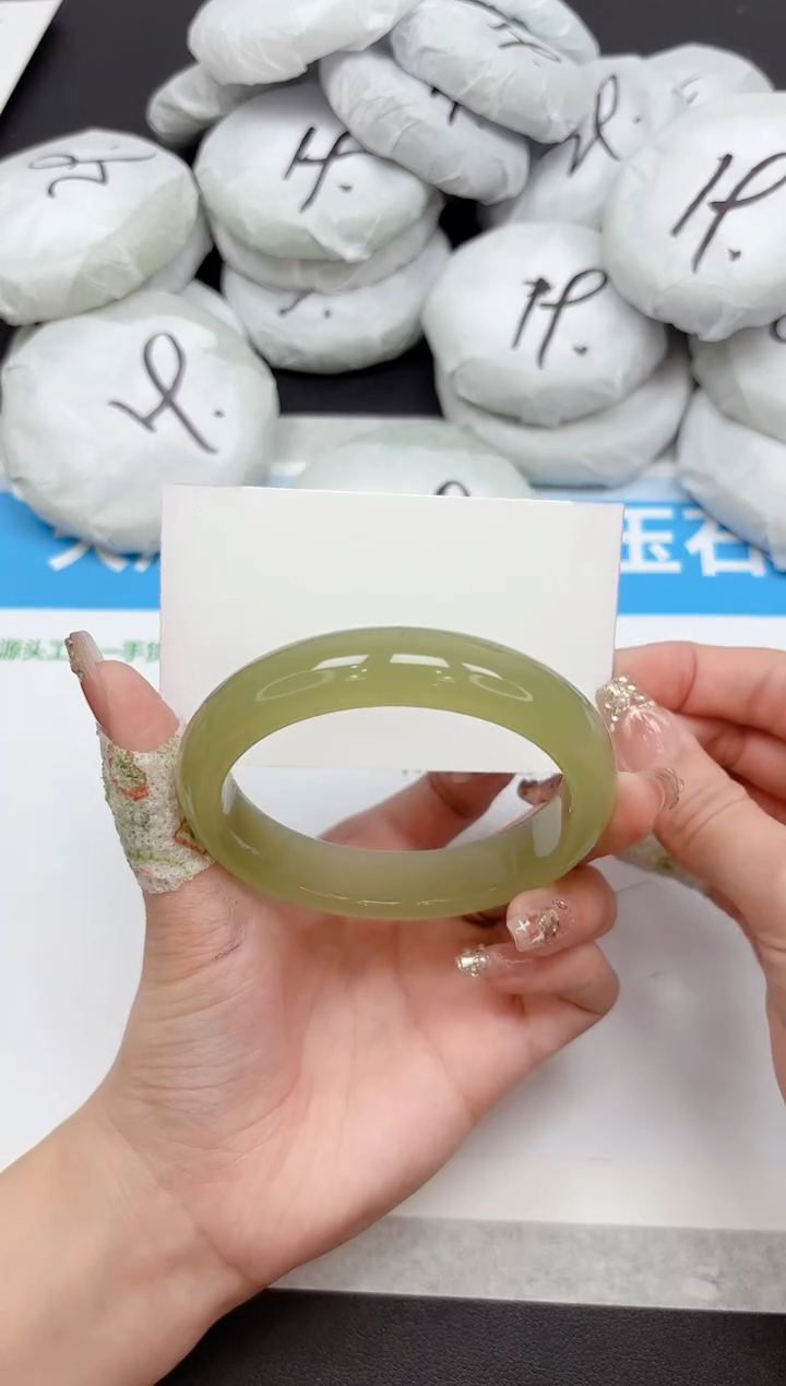 未镶嵌手镯石英质玉232-60.4