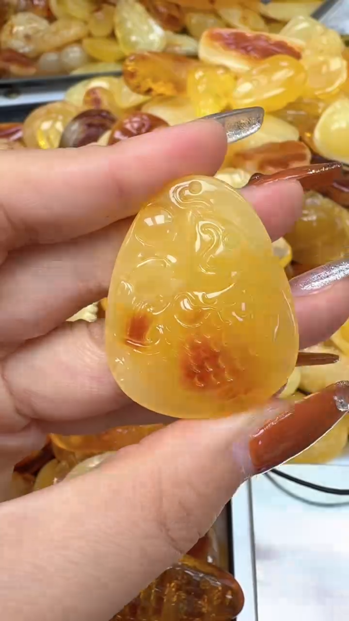 裸石琥珀未镶嵌如图