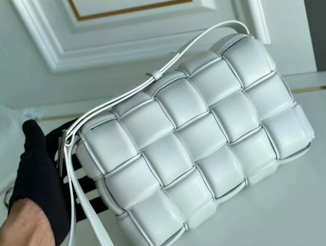 95新 BOTTEGA VENETA/葆蝶家 拾锦奢品十五格编制斜挎包