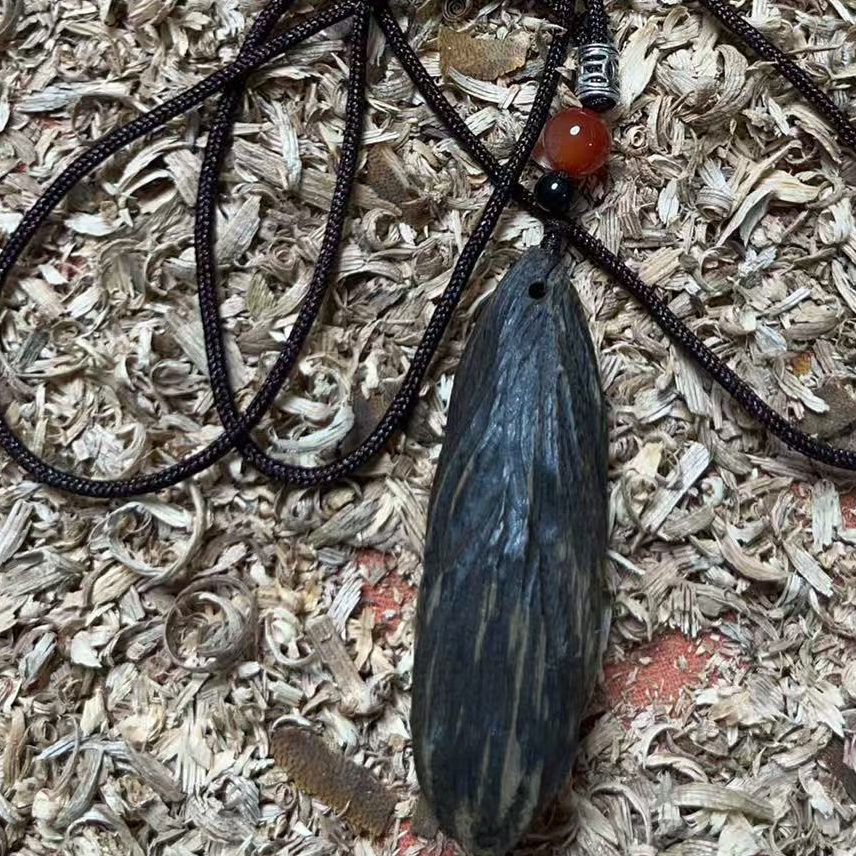 沉香ZBT13芽庄白棋虫漏随形6*2左右  