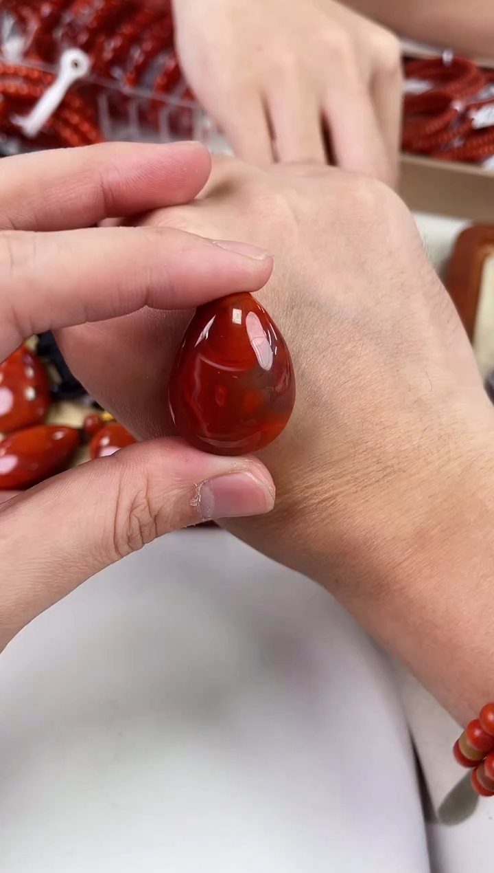 【闪购商品】南红玛瑙水滴吊坠未镶嵌一个/条