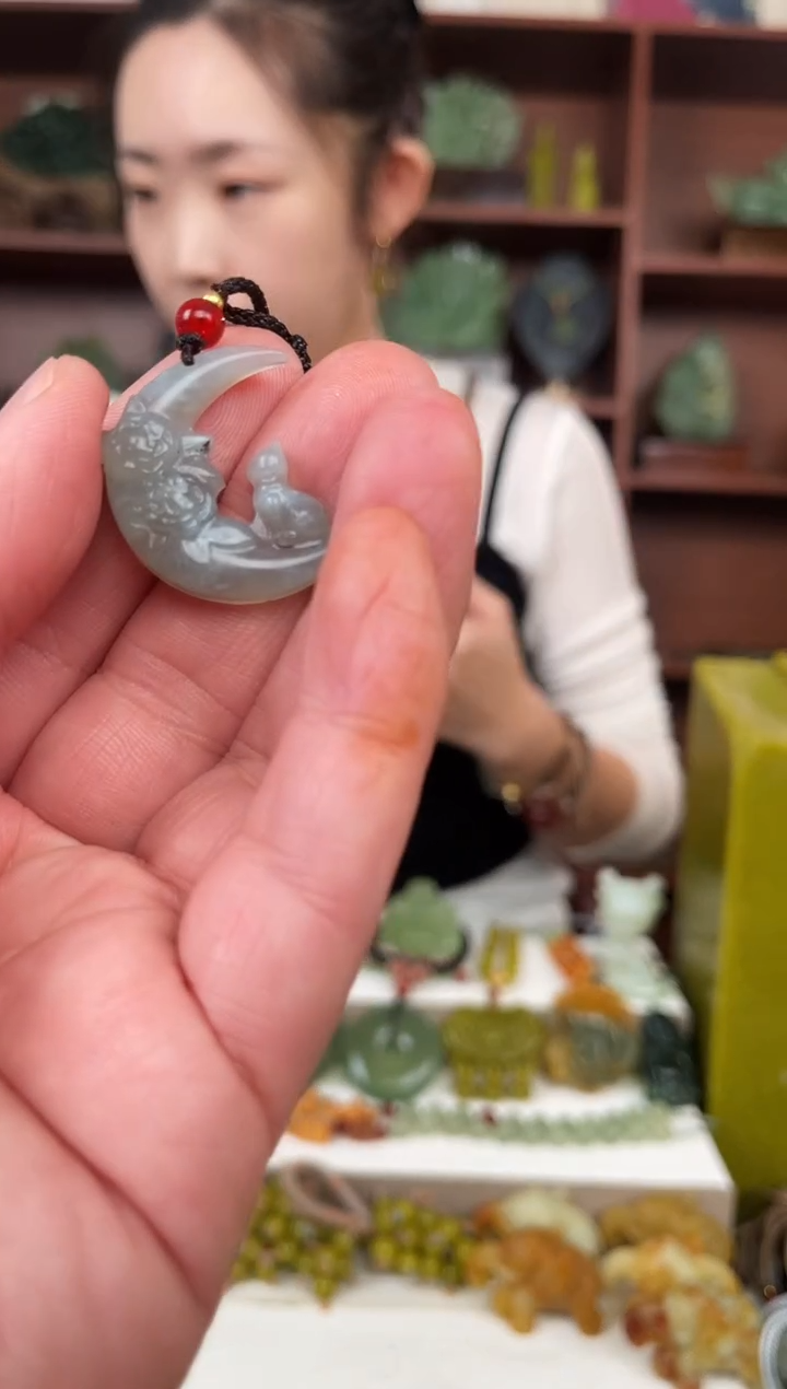 未镶嵌蛇纹石玉颈饰·