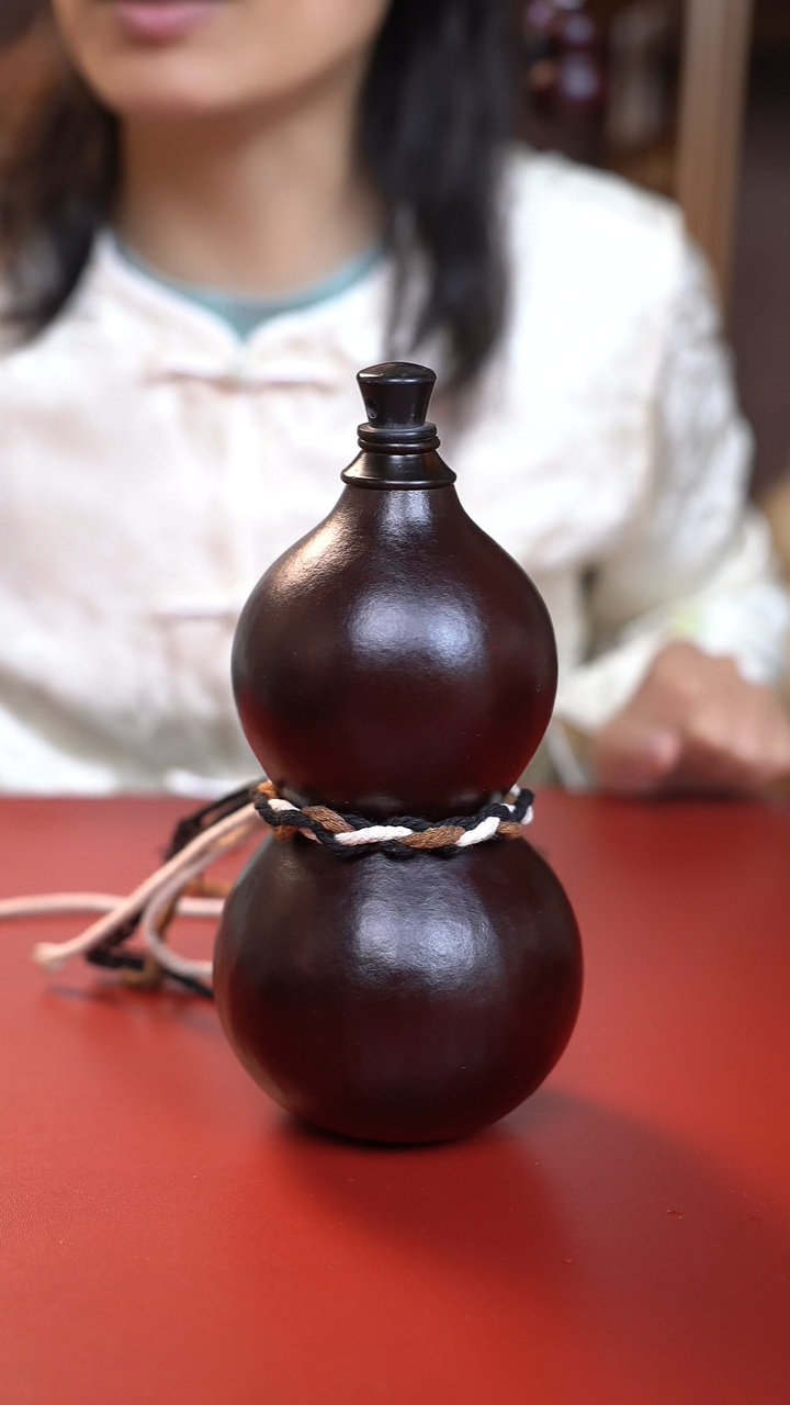 064手工大漆酒葫芦，牛角塞