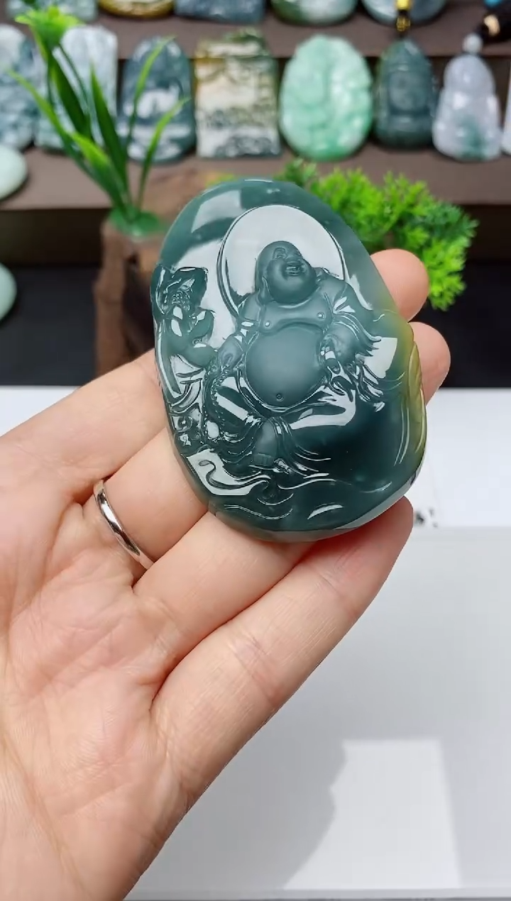 翡翠未镶嵌颈饰        