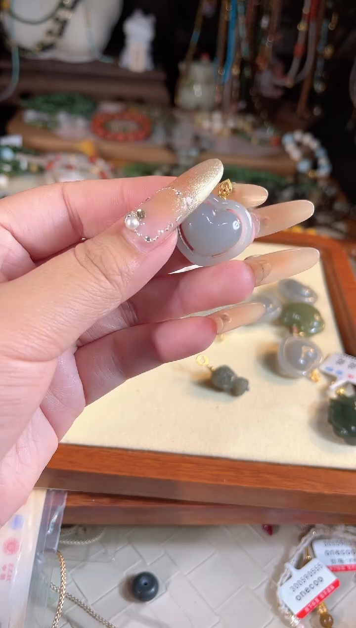 【闪购商品】和田玉吊坠(不含链)18K金镶嵌多样性发货其一