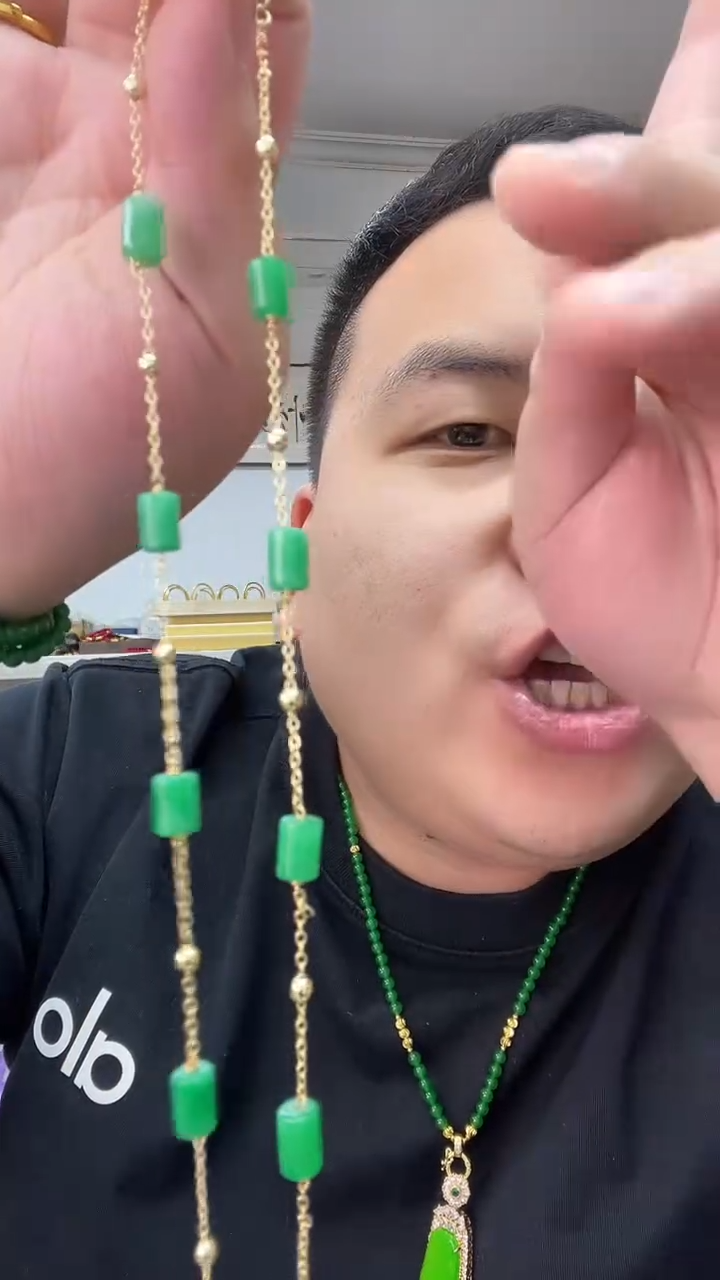 颈饰14K金镶嵌翡翠满天星