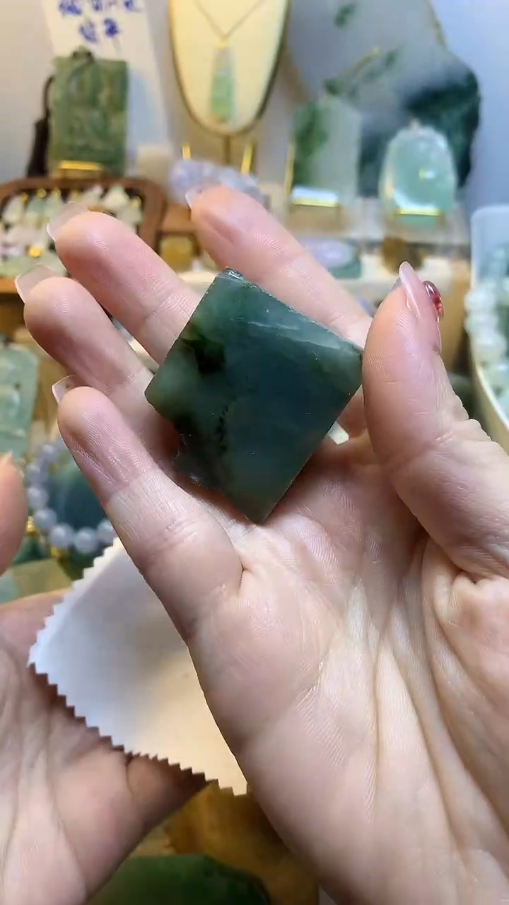 未镶嵌挂件翡翠牛*缅甸A货翡翠,没有运费险,有纹有裂