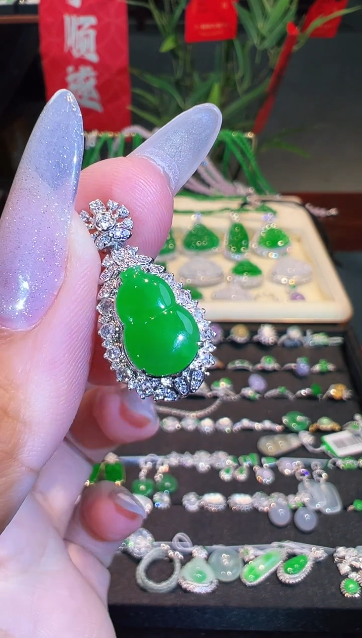 【闪购商品】翡翠吊坠(不含链)18K金镶嵌翡翠