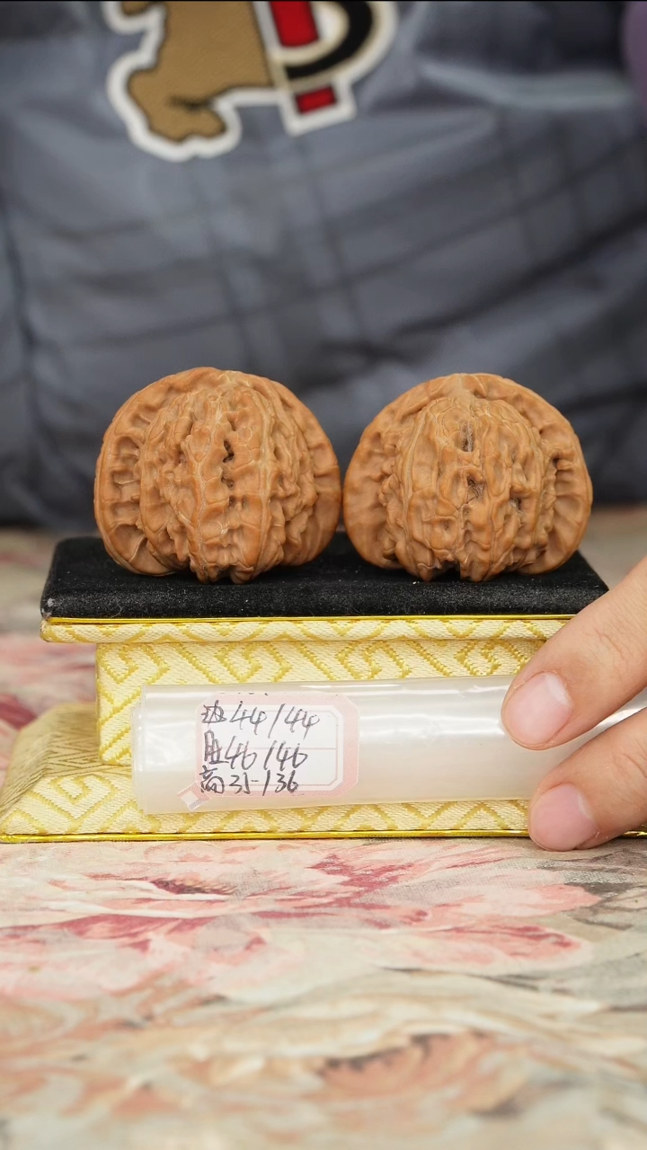 【闪购商品】文玩核桃把件白狮子