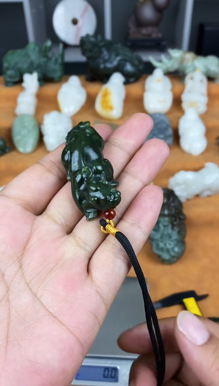 颈饰未镶嵌和田玉1