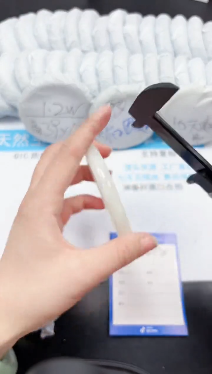 【闪购商品】石英质玉手镯未镶嵌384-61.5