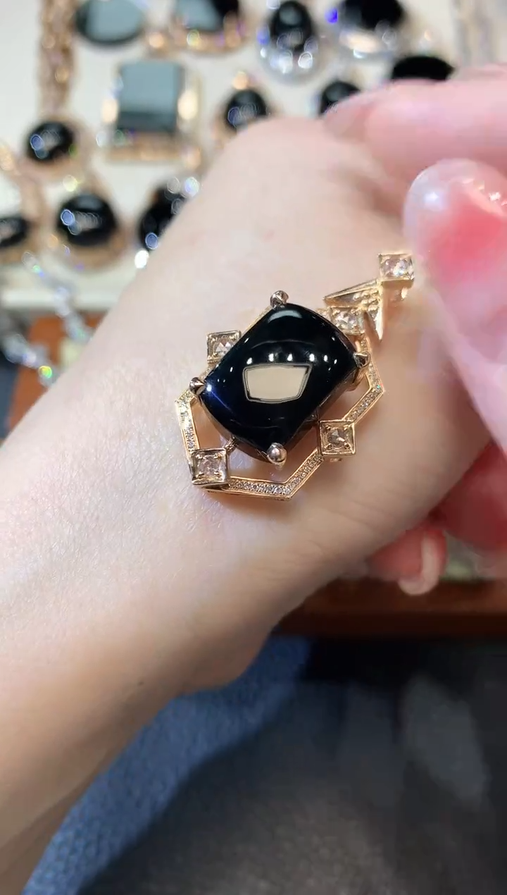 【闪购商品】翡翠吊坠(不含链)18K金镶嵌C67 