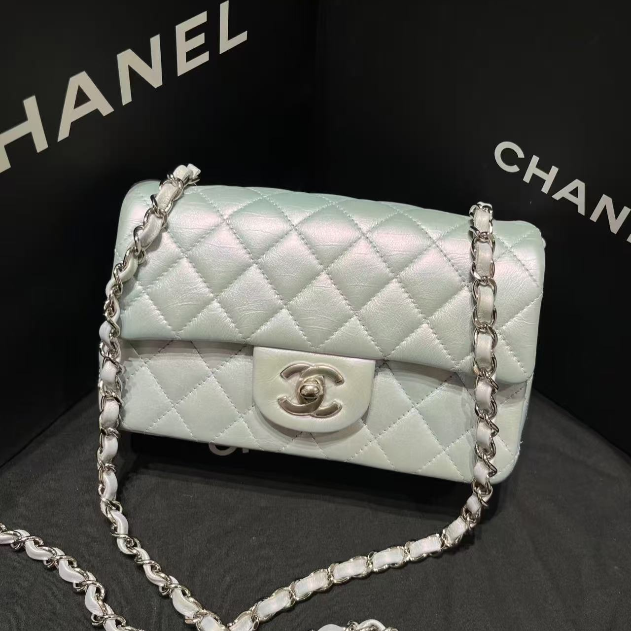 99新 Chanel/香奈儿 cf大mini幻彩人鱼姬银扣牛皮芯片款/51438901