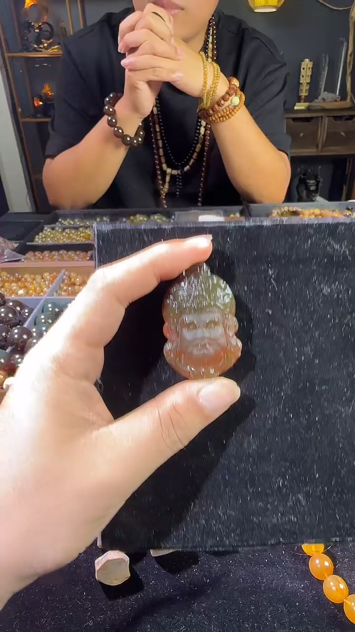 琥珀颈饰未镶嵌天然缅甸琥珀  精品双色棕珀，绿膜级浓，精雕黄财神
