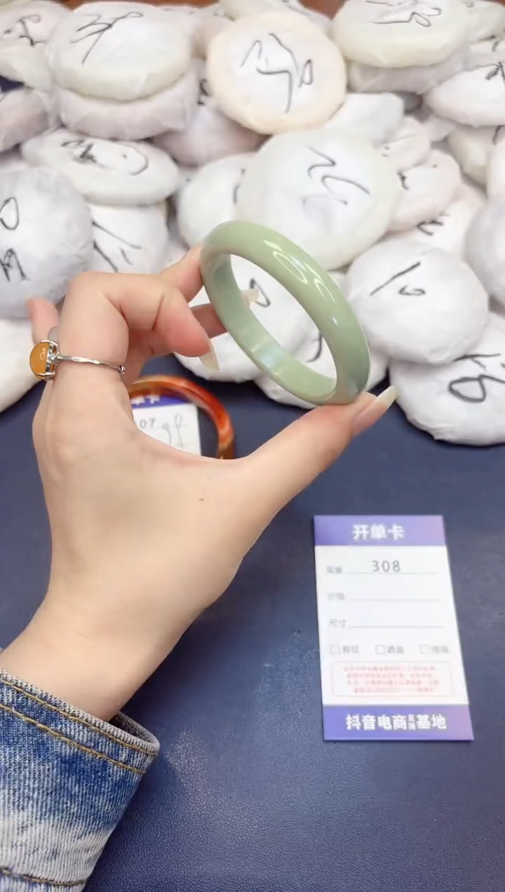 石英质玉手镯未镶嵌308-翠玉-圈口56.3