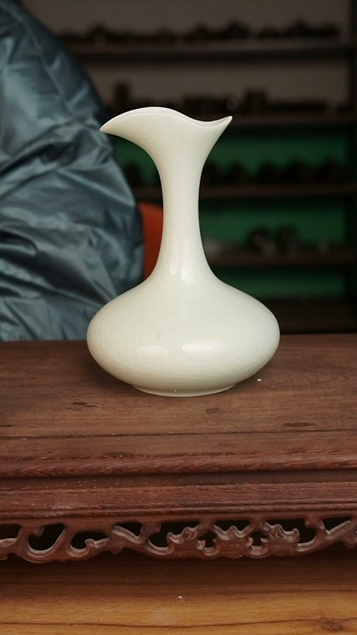 杯玉青长颈花瓶一级