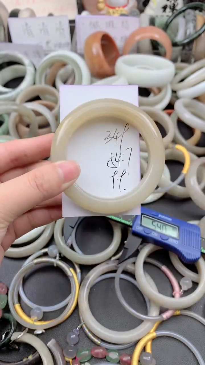 未镶嵌手镯石英质玉349