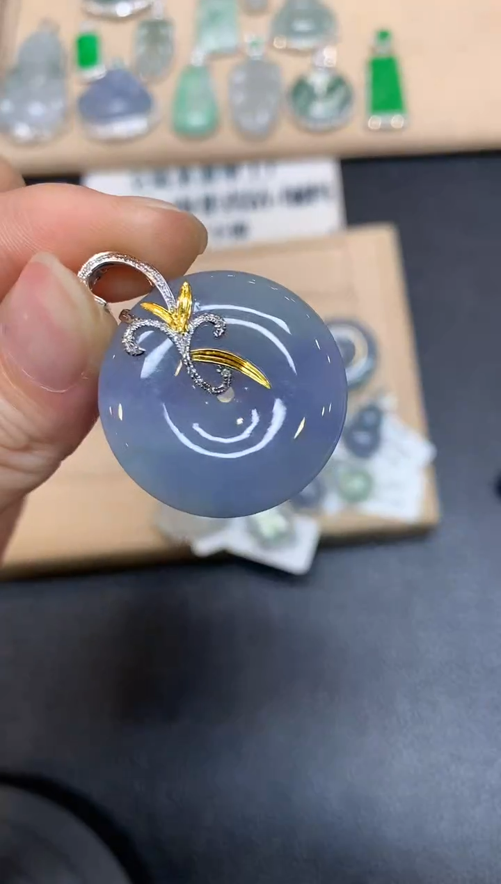 【闪购商品】翡翠颈饰18K金镶嵌平安扣【无服务费