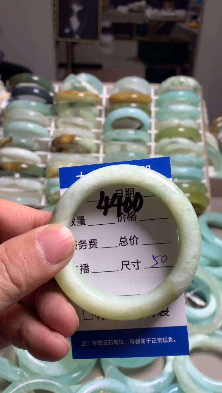 【闪购商品】蛇纹石玉手镯未镶嵌4400