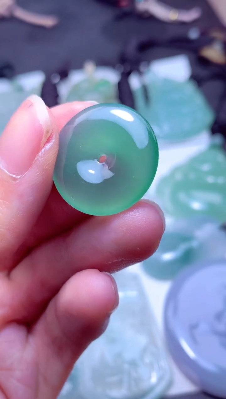颈饰未镶嵌翡翠天然A货翡翠 天然A货翡翠天然翡翠多样性发货 发一