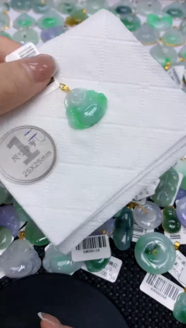 颈饰18K金镶嵌翡翠1111111