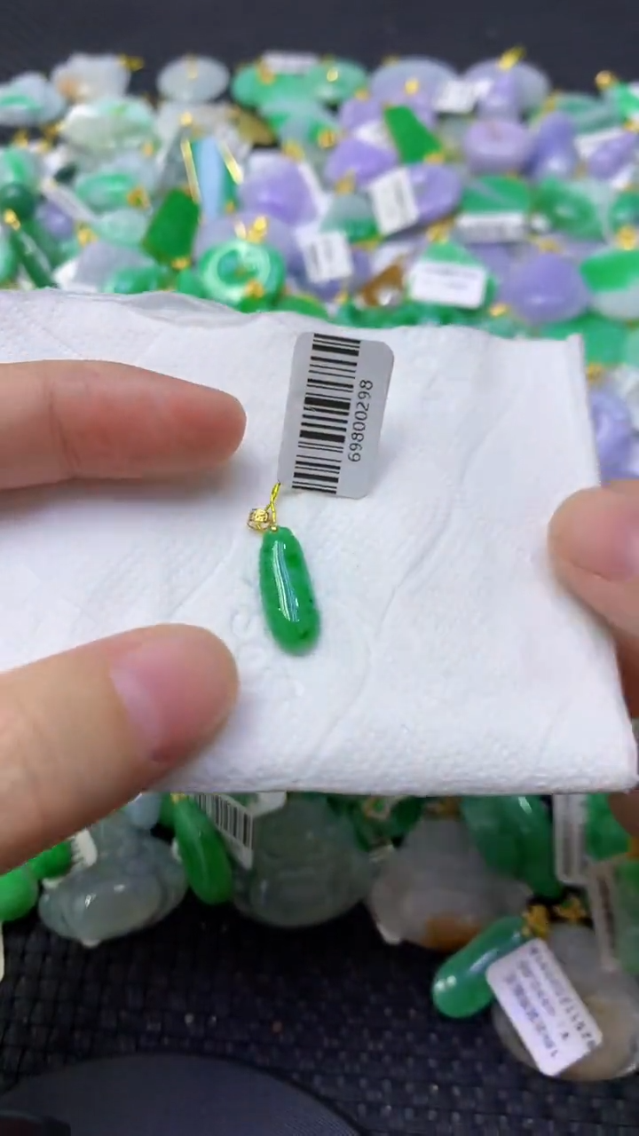 颈饰18K金镶嵌翡翠天然缅甸翡翠A货