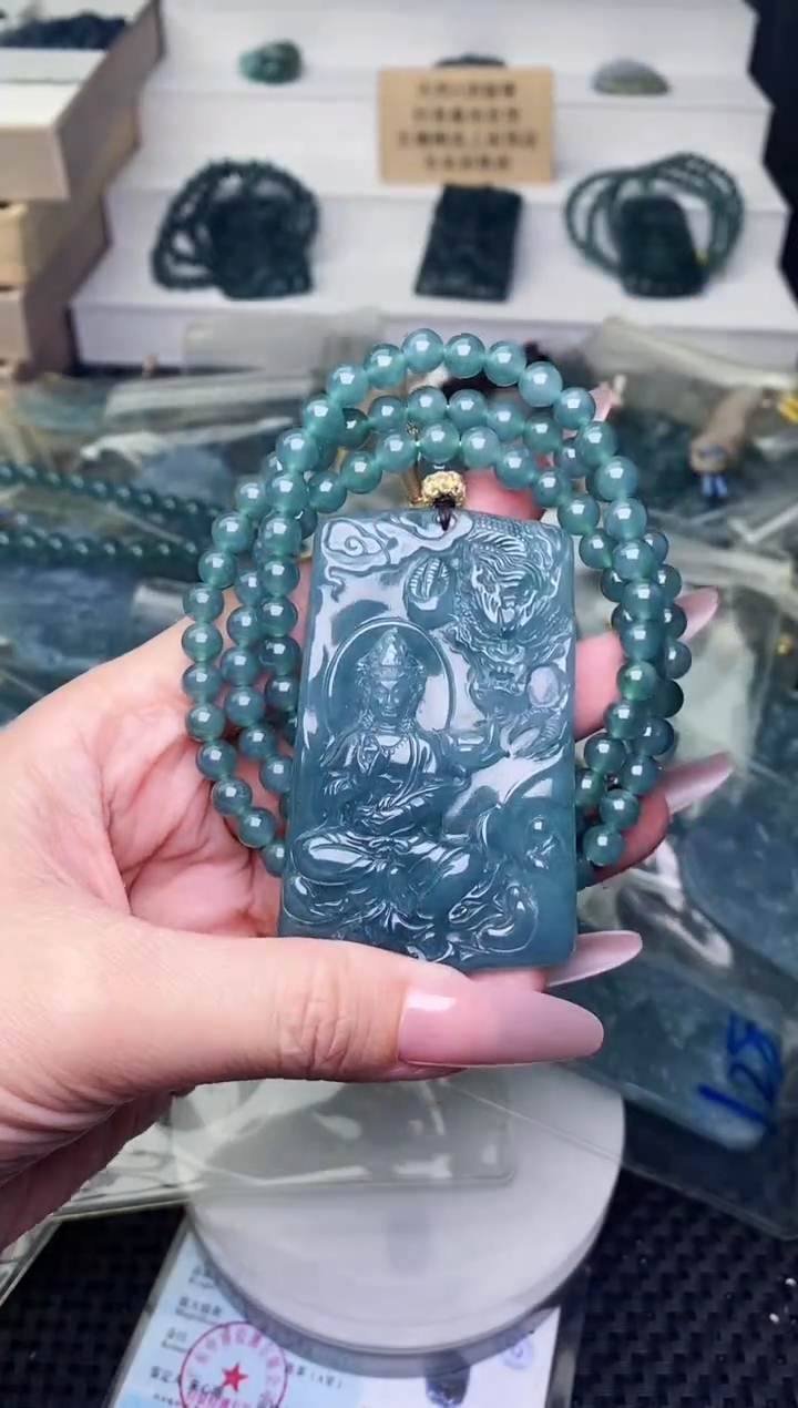 颈饰未镶嵌翡翠 