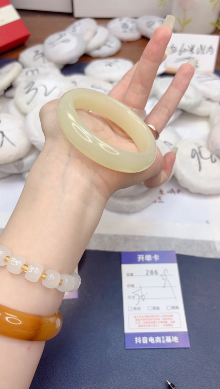 石英质玉手镯未镶嵌286-玉兰白-圈口56