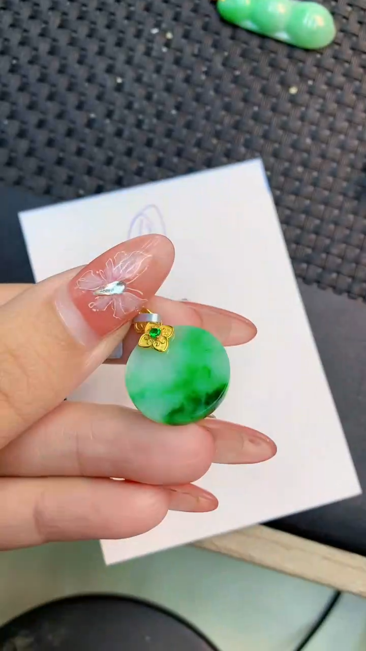 颈饰未镶嵌翡翠1