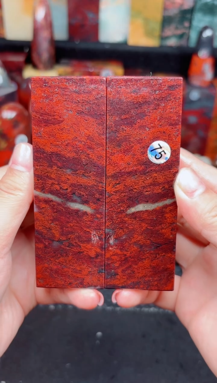 玉桂林鸡血玉印章摆件75