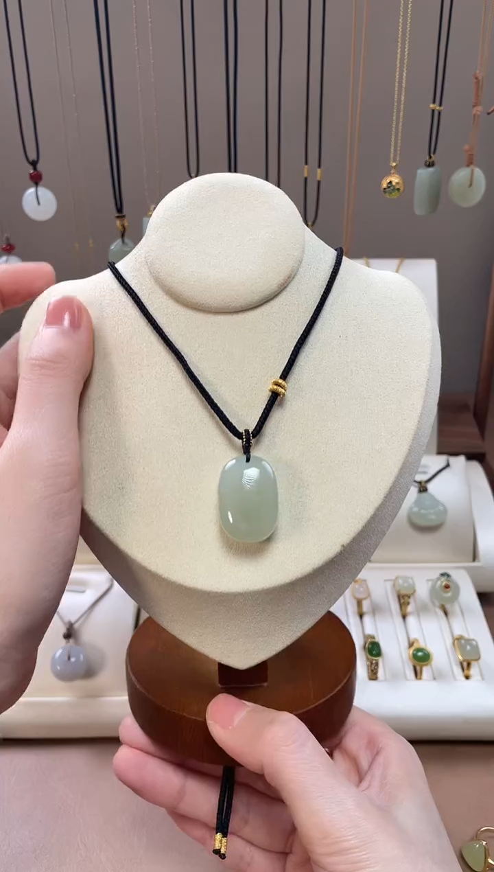 颈饰未镶嵌和田玉和田玉吊坠