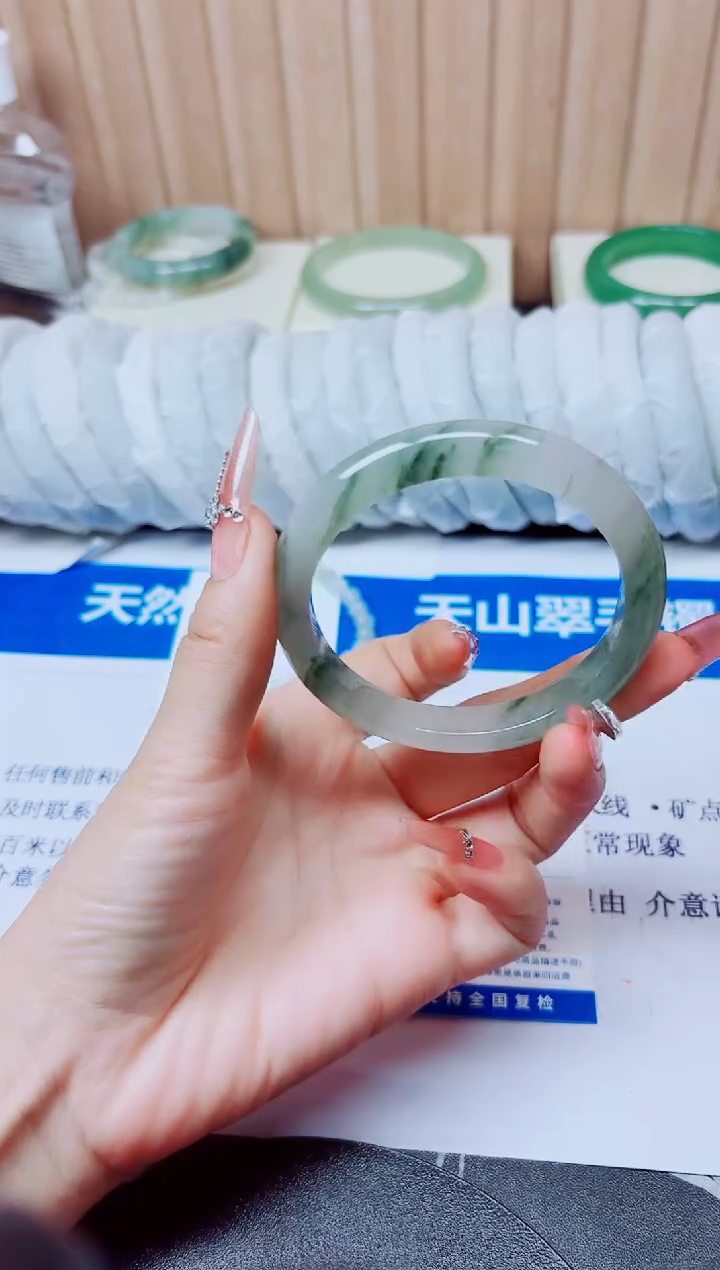 石英质玉手镯未镶嵌31/57.6