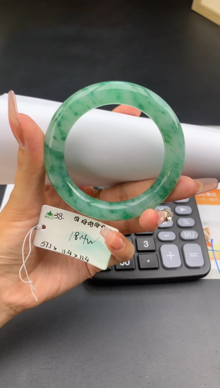 【闪购商品】翡翠手镯未镶嵌 #情人节#送礼，下单联系客服核对地址~