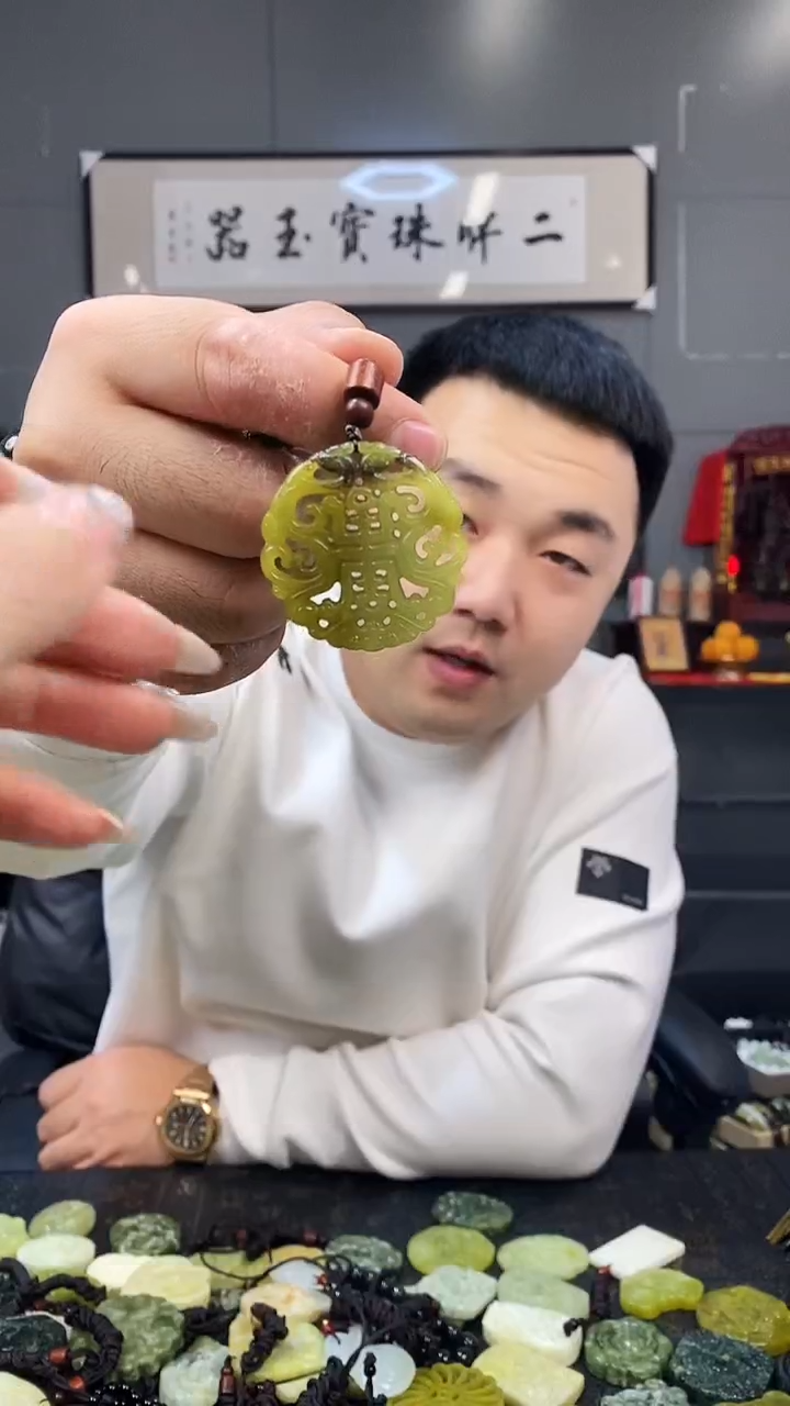 未镶嵌蛇纹石玉其他天然岫玉（多样性发其中之一）