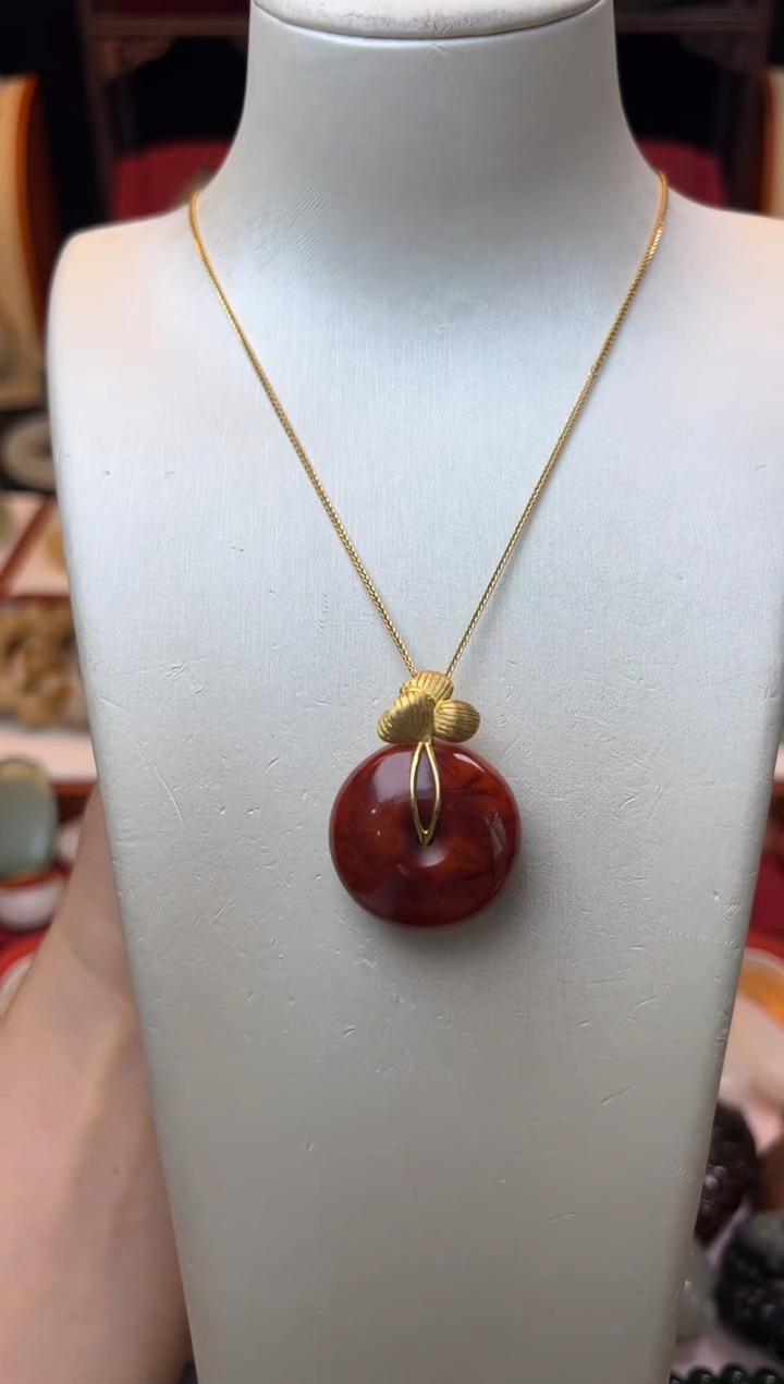 【闪购商品】南红玛瑙挂件18K金镶嵌1