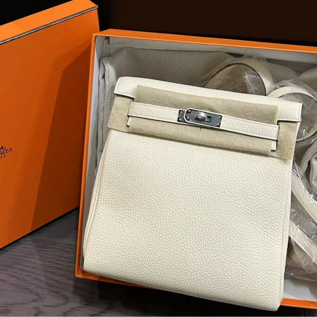 未使用 Hermes/爱马仕 kelly ado奶油白银扣Z刻