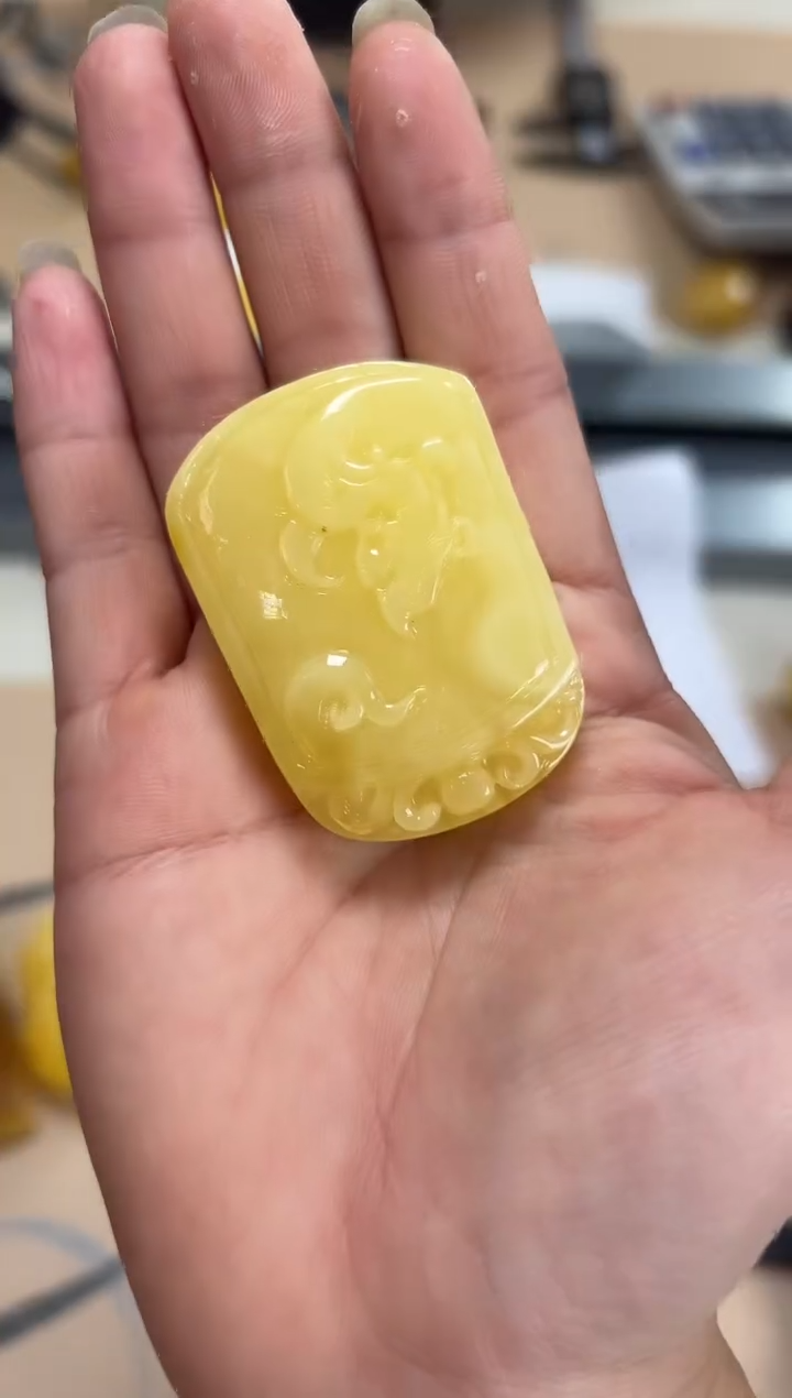 【闪购商品】琥珀裸石未镶嵌蜜蜡吊坠