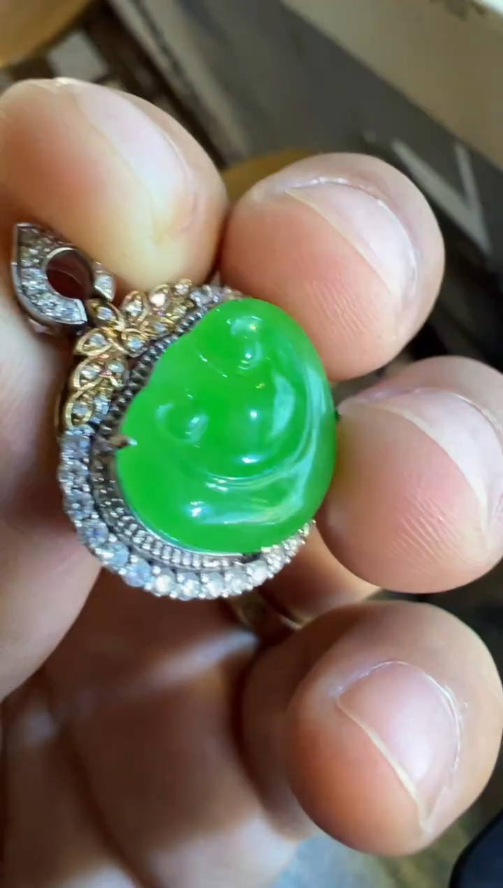 颈饰18K金镶嵌翡翠翡翠吊坠