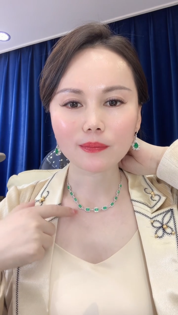 【闪购商品】祖母绿套链18K金镶嵌D40 