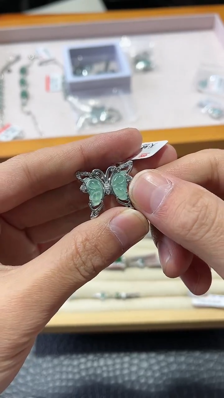 颈饰未镶嵌翡翠翡翠蝴蝶吊坠