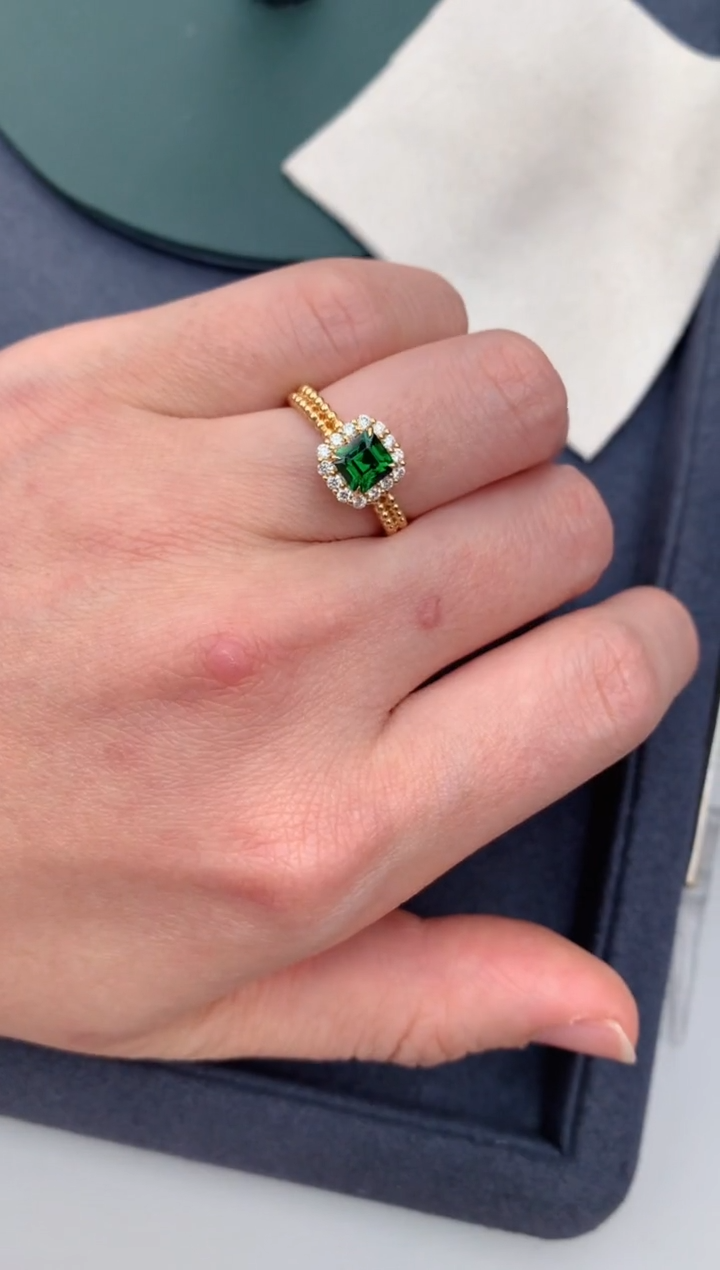 石榴石戒指18K金镶嵌1ct沙弗莱戒指