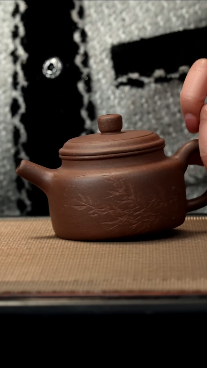 紫砂茶盏梨皮紫泥刻绘德钟200CC