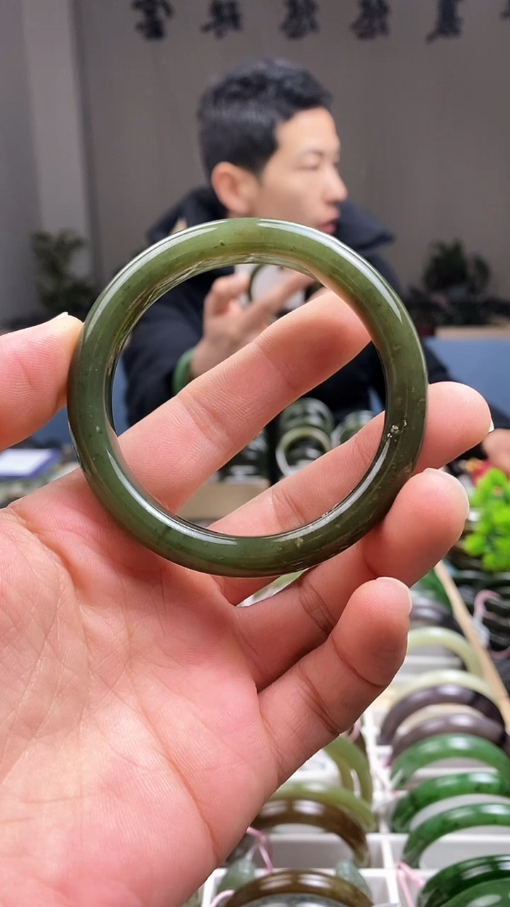 【闪购商品】和田玉手镯未镶嵌57