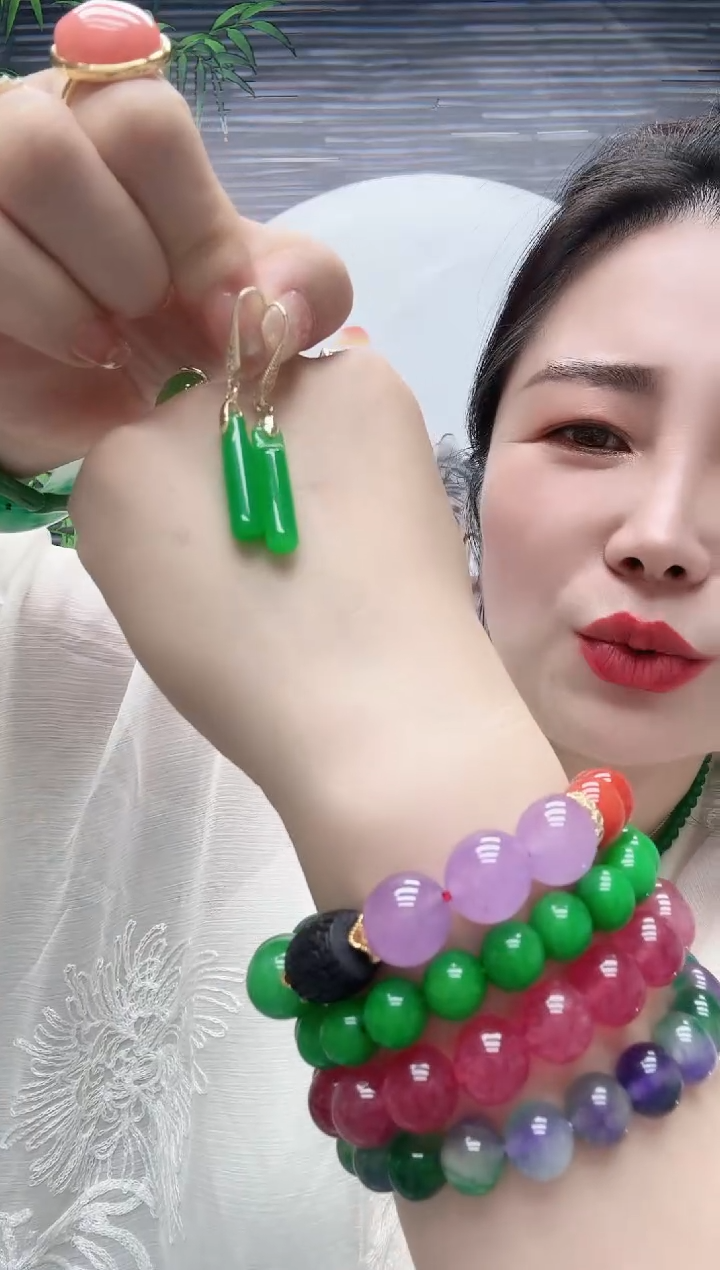 高货满绿柱形耳钉