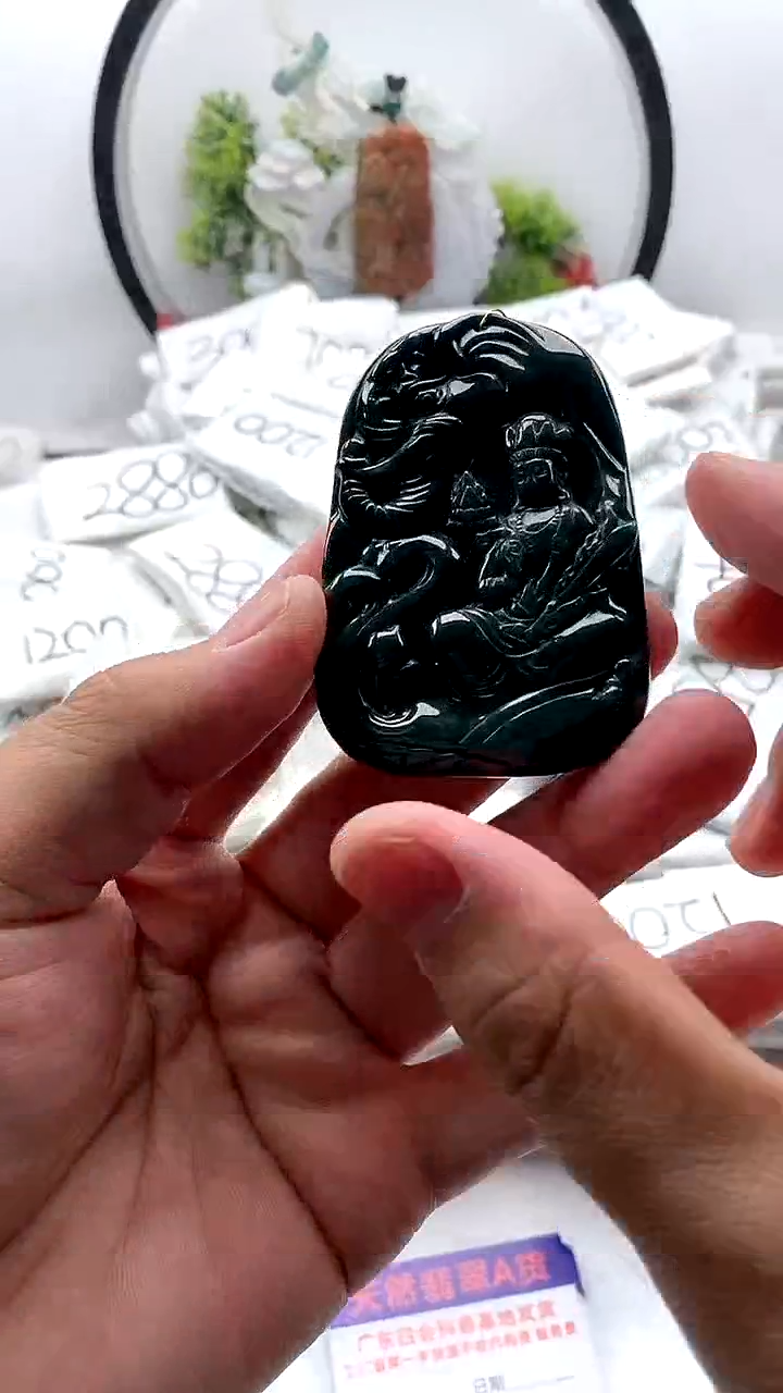 翡翠未镶嵌颈饰普贤