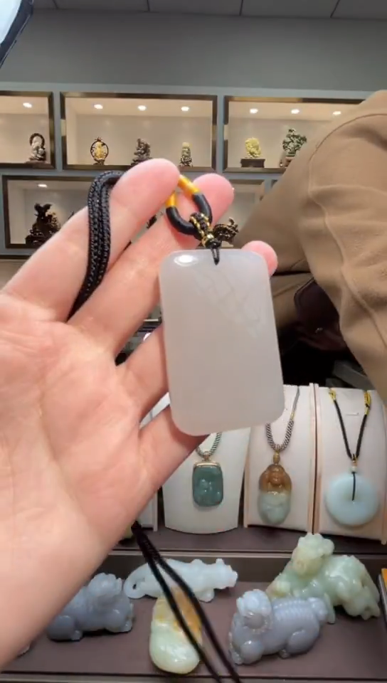 颈饰未镶嵌和田玉苏