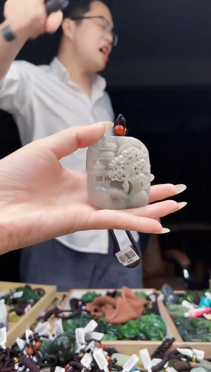 颈饰未镶嵌和田玉1