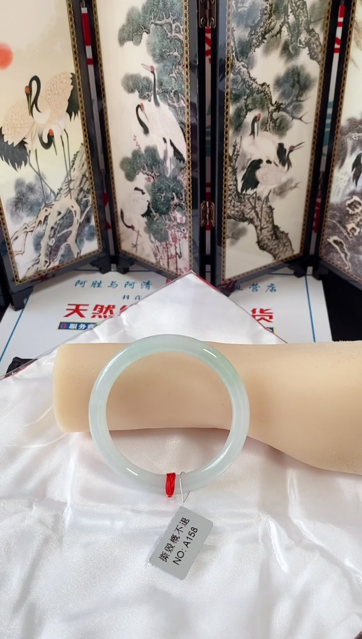 未镶嵌手镯翡翠手镯