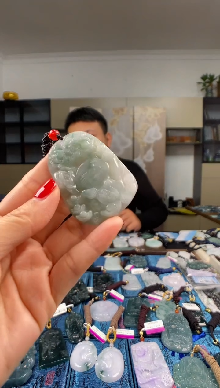 颈饰未镶嵌翡翠 多样性发其一