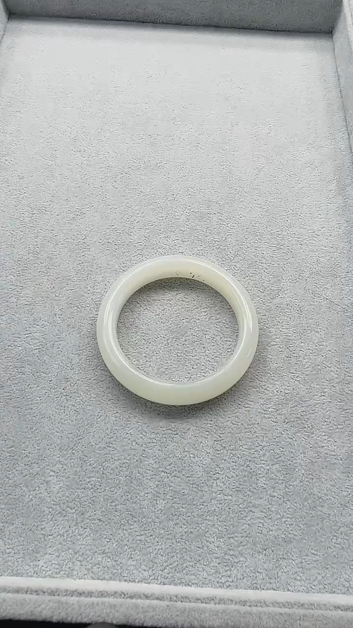 和田玉手镯未镶嵌813圈口55.6